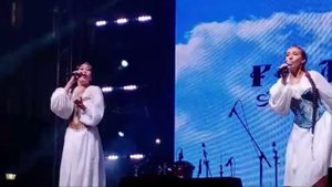 Участницы фестиваля с песней: "Широка река..." Ах, как поют! Нравится?