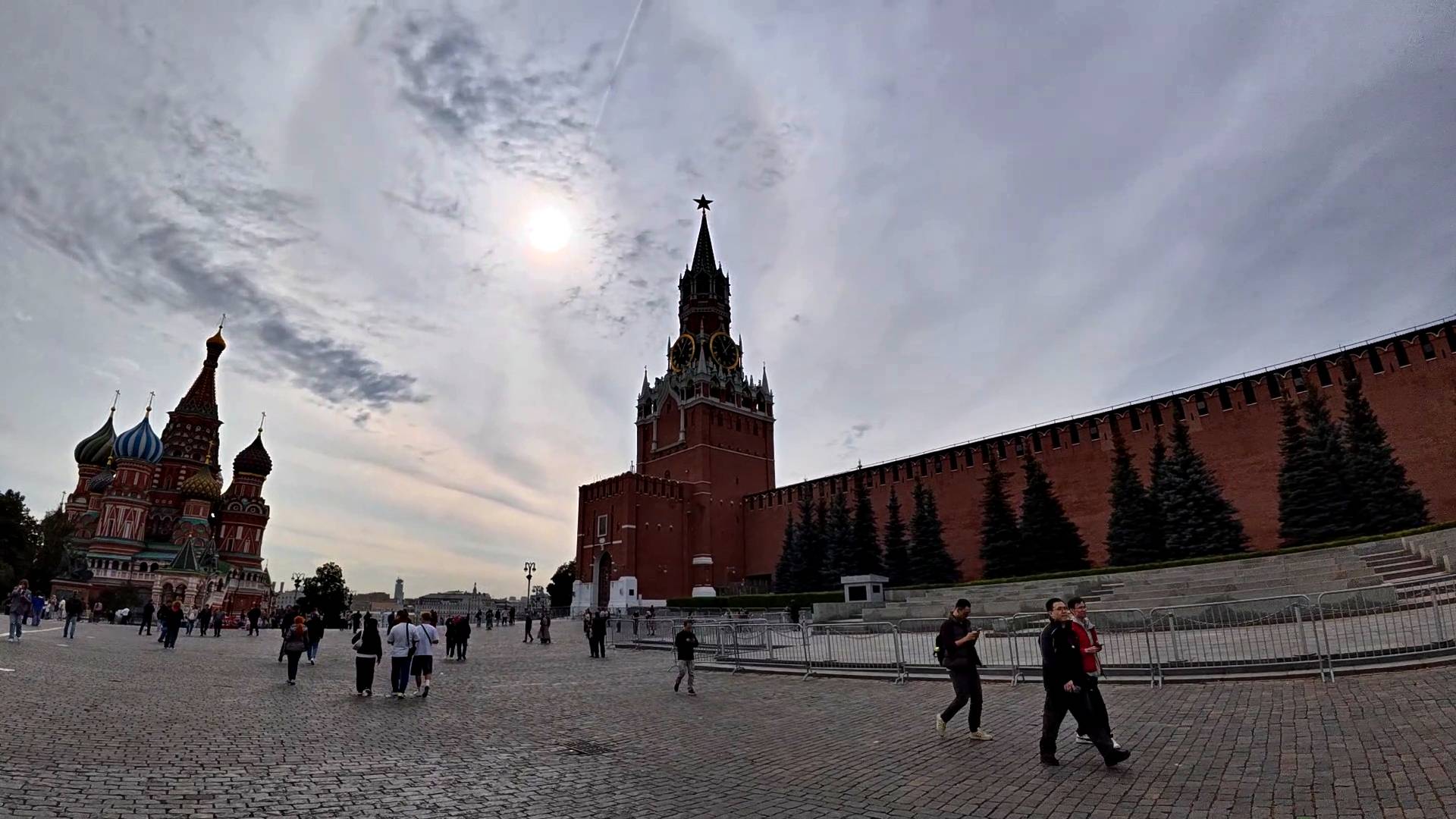 Москва. В кадре: Красная площадь. Кремль. Собор Василия Блаженного.