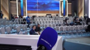 Путин поручил правительству и своей администрации подготовить новую прямую линию