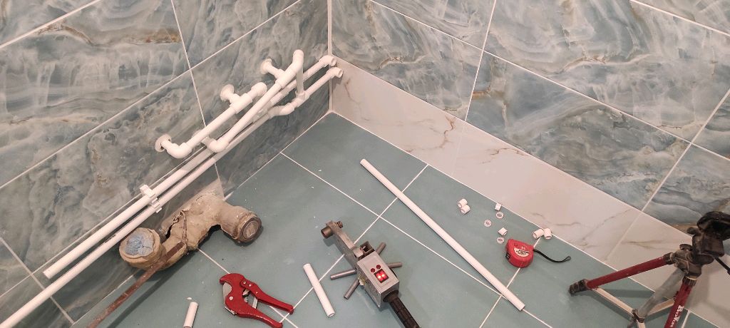 ПАЙКА ТРУБ ИЗ полипропилена СВОИМИ РУКАМИ В ВАННОЙ КОМНАТЕ