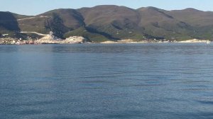 Новороссийск, море за монументом