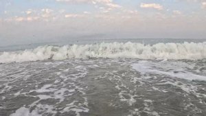 Морские волны на рассвете
