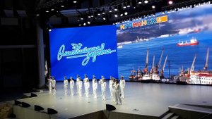 Кадетская смена в детском лагере Орлёнок. Нахимовцы из Мурманска представляют своё училище песней.