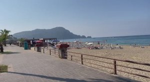 Пляж Клеопатры Турция 2025. Недалеко от центральной горы