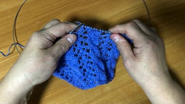 Классный узор спицами Жгуты и ажурность