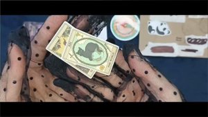 Лунный свет в конверте и загадочный красный человечек