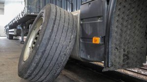 Водителя в Москве задавил грузовик во время ремонта