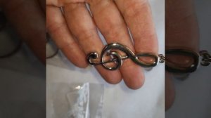 новые брелки скрипичный ключ 2 шт.