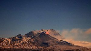 Выброс пепла на высоту 4 км произошел из вулкана Шивелуч на Камчатке