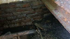 Откачали старый погреб перед тем как засыпать окончательно.