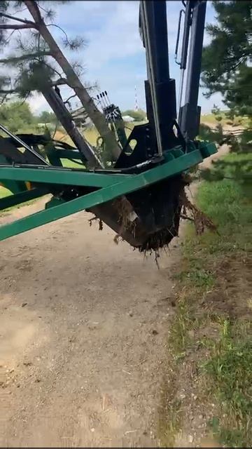 Пересадчик деревьев ПД-1000 Леспромресурс - видео в работе на фронтальном погрузчике смотреть онлайн