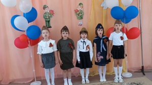 "Вместе с дедом на парад". Музыка и аранжировка: Обухова Елена Слова: Наталья Майданик