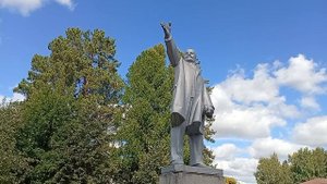 1000004291.mp4 Он же памятник!