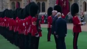 Унижение Карла III. Трамп решил, что он приехал не к королю, а к гвардейцу