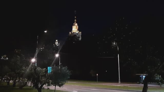 От станции метро Университет до Смотровой площадки Воробьевых гор. 11.09.25