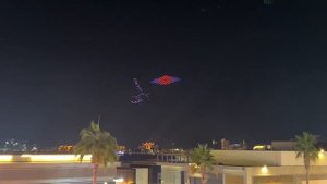 2024.12 - Дубай ОАЭ. Шоу дронов, работающее колесо обозрения, ресторан с морепродуктами