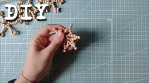 [DIY] Снежинка из деревянных бусин (вариант 2\3)