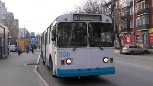 "Ветеран". Троллейбус Екатеринбурга ЗиУ-682В [В00] борт. №356 маршрут №8 на остановке "Победы"