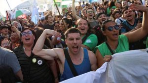 В Аргентине начался массовый протест против вето президента Милея