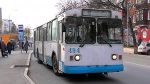 Троллейбус Екатеринбурга ЗиУ-682В-012 [В0А] борт. №494 маршрут №30 на остановке "Победы"