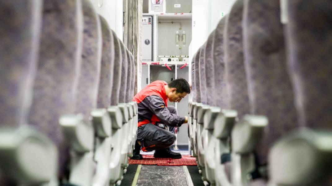 Горячий футбол: игроки ФК Монако разделись в самолете