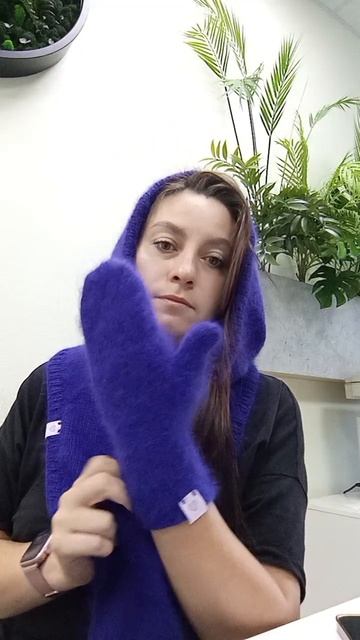 Капор и варежки из ангоры