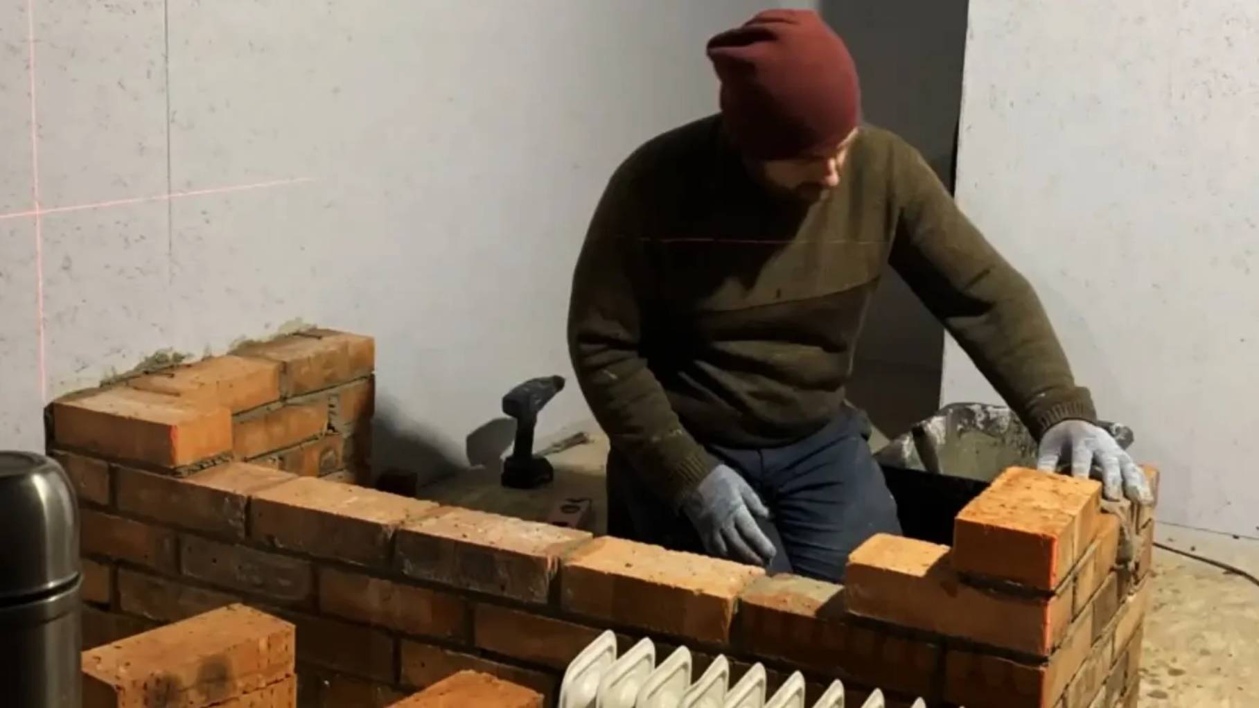 Барная стойка из кирпича в морском контейнере. смотреть онлайн