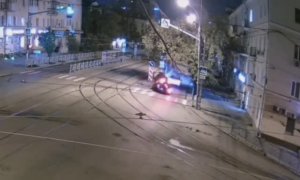 Минувшей ночью на улице 8 Марта в Екатеринбурге перевернулся автомобиль.