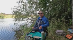 Ловля уклейки вечером на маховое удилище.