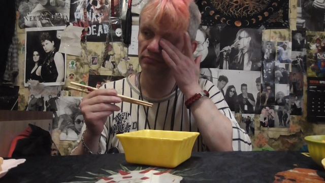 мукбанг картофельное пюре катлеты мясные марковь с майонезом и салат с помидор и дыня