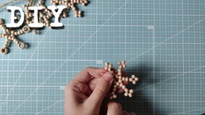 [DIY] Снежинка из деревянных бусин (вариант 1\3)