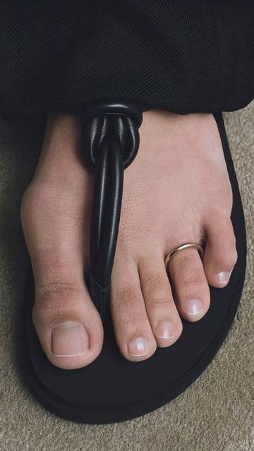 Самый необычный тренд Как вам? #тренды #тренды2025 #трендылета #кольцонапалец #советыстилиста смотреть онлайн