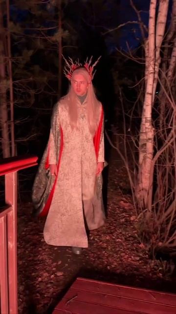 Кстати костюм очень тяжёлый 😂 но очень эффектный смотреть онлайн