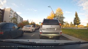 Нарушитель 2 поворот не со своей полосы