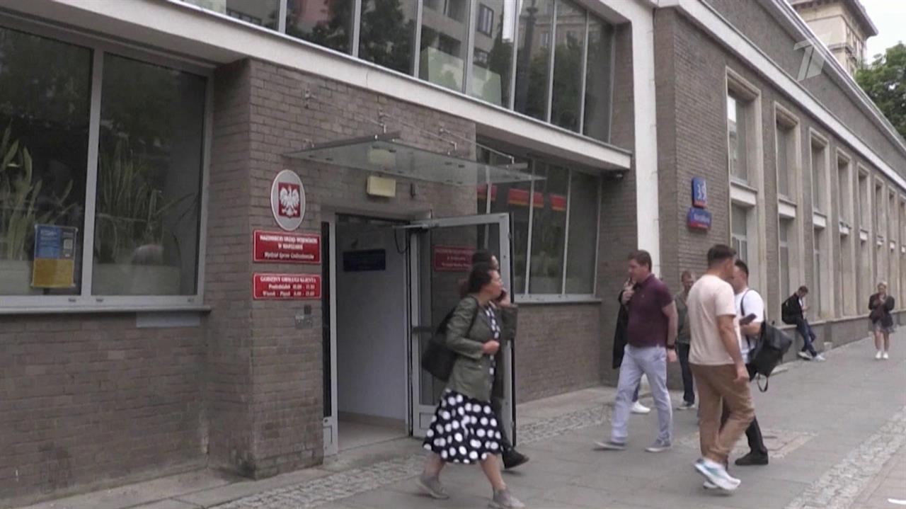 Украинские беженцы в Польше смогут претендовать на пособия только при официальном трудоустройстве