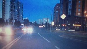 Один пропустил, а другой придурок решил пересечь дорогу.