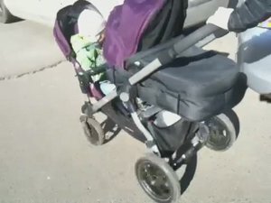 Прогулочная
 коляска, прогулка с детишками. Далекий 2013 год.