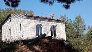Закончили обрешетку крыши. Работаем с виноградной грядкой. Оладьи из печени. СЕМЬЯ НА ДАЧЕ #279.
