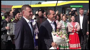 ПЕРВЫХ ПАССАЖИРОВ ОТКРЫТОГО АЭРОПОРТА ПОПРИВЕТСТВОВАЛ ГУБЕРНАТОР ВЕНИАМИН КОНДРАТЬЕВ