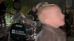 Что он творит!