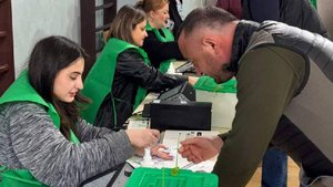 Политолог предрек правящей партии трудную победу на выборах в Грузии