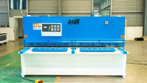 Гидравлические гильотинные ножницы с ЧПУ QC11Y-6×1600