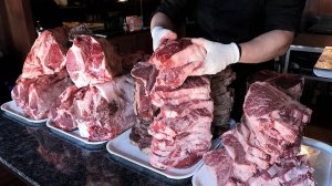 Разделываем цельное мясо! Премиальный корейский стейк Ти-бон из говядины. Корейский стейк-ресторан