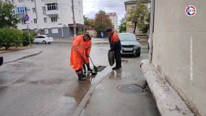 В Севастополе оперативно устраняют последствия непогоды
