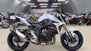 Обзор Suzuki GSR 750 |В НАЛИЧИИ|