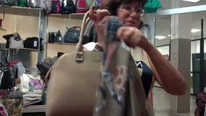 Дамско придамская модель сумки. Стильная сумка плюс идеальный платок в подарок.