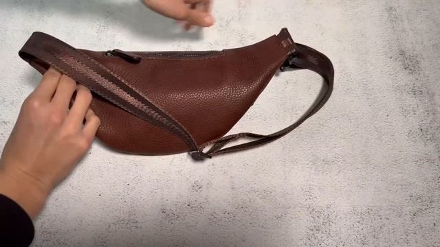 Поясная сумка унисекс из фактурной кожи TNBag23-3