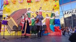 Играй, балалаечка! Припевки: "Не забуду тебя, милый"...