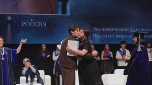 Тёплые объятия выпускников РУДН