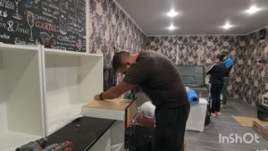 Установка кухни /Повесили телевизор/Установили вытяжку
